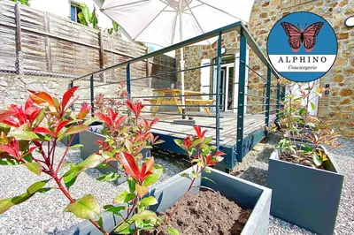 Jardin de l'établissement Le Monet, spacieux avec terrasse privée