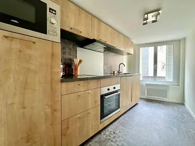 Cuisine ou kitchenette dans l'établissement L'Haussmannien, splendide et lumineux