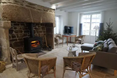 Télévision ou salle de divertissement dans l'établissement Le clos du 10