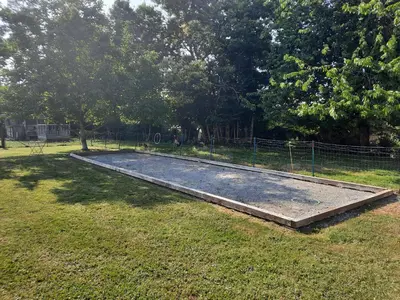 Jardin de l'établissement Chez Papi à Lascaux