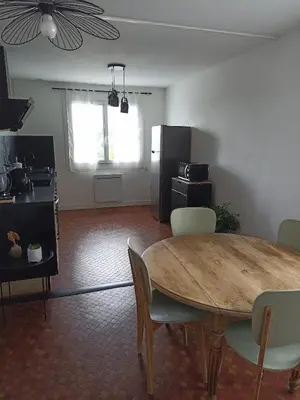 Cuisine ou kitchenette dans l'établissement Appartement Auzances