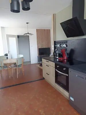 Cuisine ou kitchenette dans l'établissement Appartement Auzances