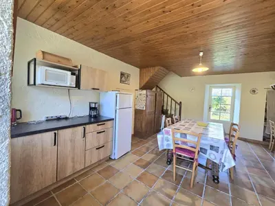 Cuisine ou kitchenette dans l'établissement Maison périgourdine familiale proche sites préhistoriques - FR-1-616-291