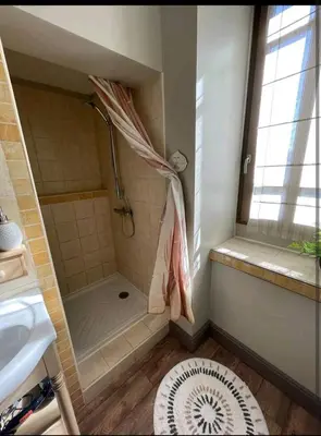 Salle de bains dans l'établissement Appartement Le feron