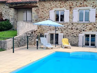 Piscine de l'établissement Maison COUNORD - Gite pour 8 personnes ou située à proximité