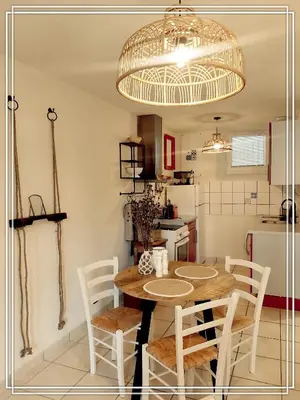 Cuisine ou kitchenette dans l'établissement APPART HOTEL Place des Jolis Rêves