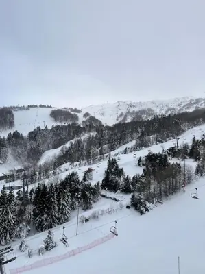 L'établissement 7 couchages et bébé au pied des pistes en hiver
