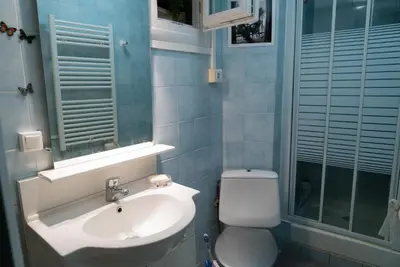 Salle de bains dans l'établissement Maison agréable en centre historique