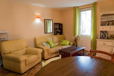Coin salon dans l'établissement Maison agréable en centre historique