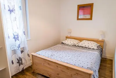 Un ou plusieurs lits dans un hébergement de l'établissement Maison agréable en centre historique