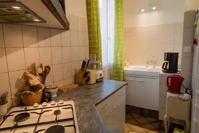 Cuisine ou kitchenette dans l'établissement Maison agréable en centre historique