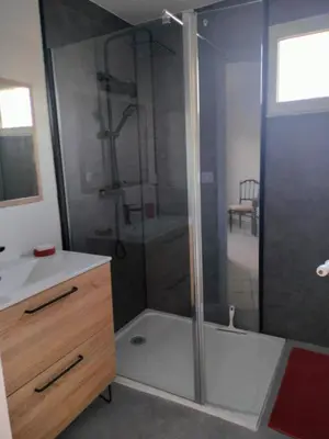 Salle de bains dans l'établissement Gîte Au gré du vent - 12 personnes - Calme, nature et confort