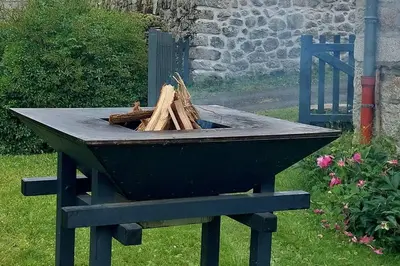 Barbecue disponible mis à disposition des clients de la maison de vacances