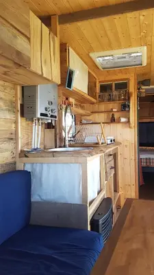 Cuisine ou kitchenette dans l'établissement la cabane mobile