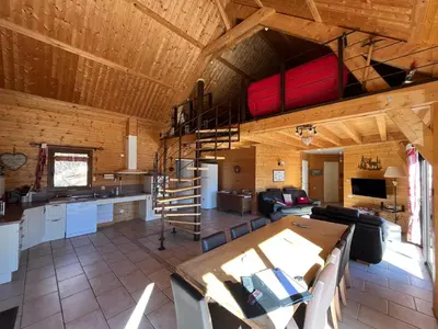 Coin salon dans l'établissement chalet l'échappée belle