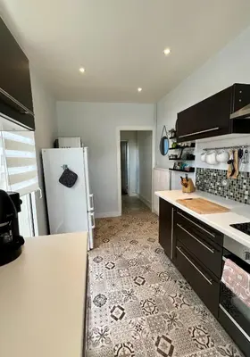 Cuisine ou kitchenette dans l'établissement Duplex de charme en centre ville avec terrasse