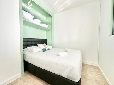 Un ou plusieurs lits dans un hébergement de l'établissement La Green Room, douillet et paisible