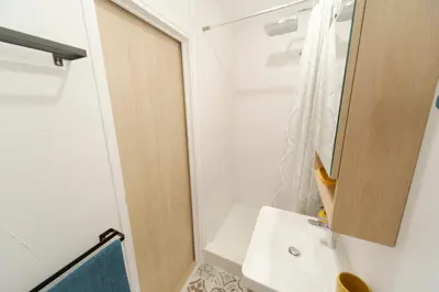 Salle de bains dans l'établissement La Petite Maison du Périgord