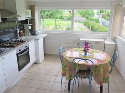 Cuisine ou kitchenette dans l'établissement Holiday Home Rillettes by Interhome
