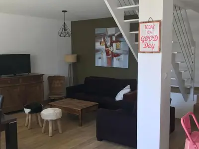 Coin salon dans l'établissement Maison familiale au cœur du Lot