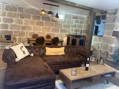 Coin salon dans l'établissement appartement de charme centre historique de Brive