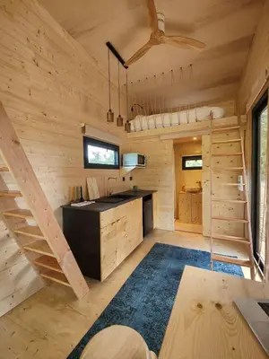 Télévision ou salle de divertissement dans l'établissement Moose home Tiny house AMBUR