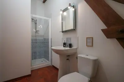 Salle de bains dans l'établissement Maison Les Chandelles