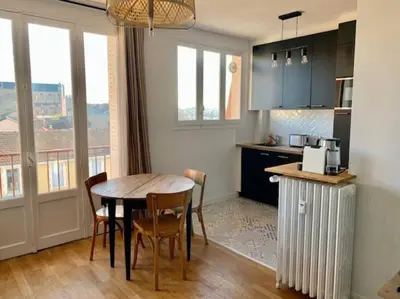 Cuisine ou kitchenette dans l'établissement Le Chinchauvaud - Spacieux T2 - Coup de foudre garanti en face de la gare des Bénédictins