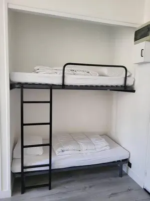 Un ou plusieurs lits dans un hébergement de l'établissement Grand studio refait à neuf centre-ville