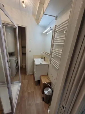 Salle de bains dans l'établissement Le Sarciron