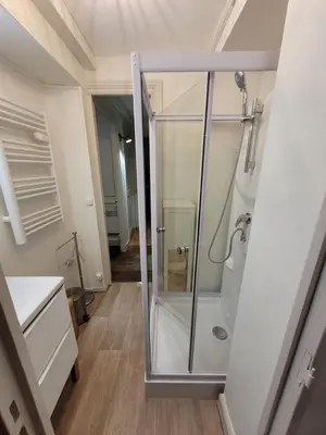 Salle de bains dans l'établissement Le Sarciron