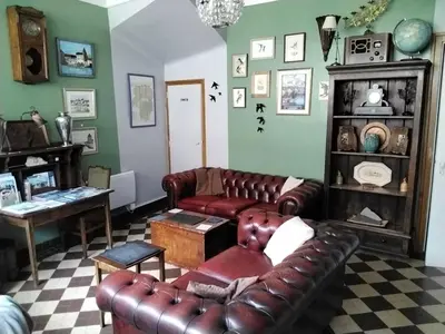 Coin salon dans l'établissement Chambres d'Hôtes L'Hirondelle du Lac