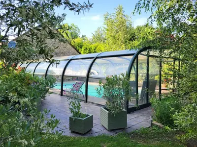 Piscine de l'établissement Les Causeries du Monde ou située à proximité