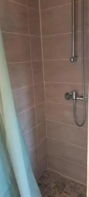 Salle de bains dans l'établissement Jolie Roulotte