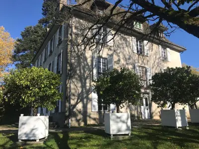 Jardin de l'établissement Beau château dans le Cantal au coeur du Pays Vert