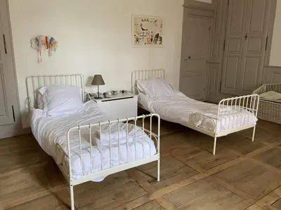 Un ou plusieurs lits dans un hébergement de l'établissement Beau château dans le Cantal au coeur du Pays Vert