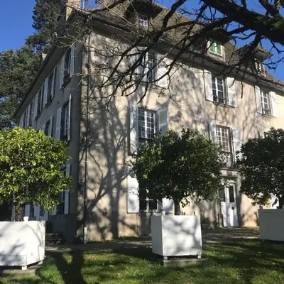 Beau château dans le Cantal au coeur du Pays Vert