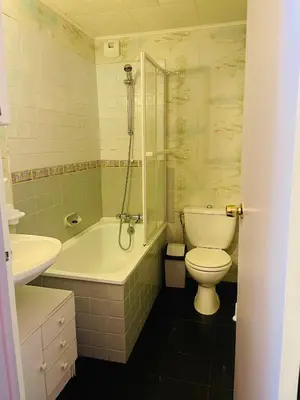 Salle de bains dans l'établissement Les Longes