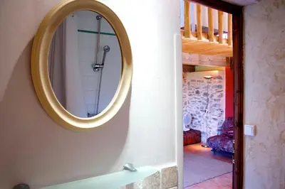 Salle de bains dans l'établissement The Piggery, charming converted stone gite