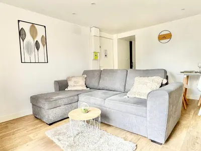 Coin salon dans l'établissement Le Ludique, duplex moderne