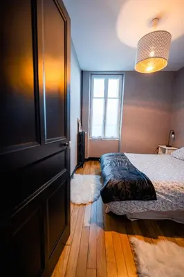 Un ou plusieurs lits dans un hébergement de l'établissement La maison Janisse - gîte en centre-ville avec jardin