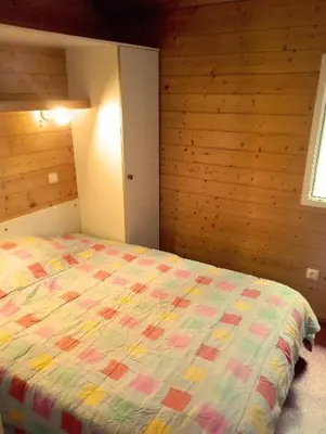 Un ou plusieurs lits dans un hébergement de l'établissement Chalet les Hameaux du Perrier