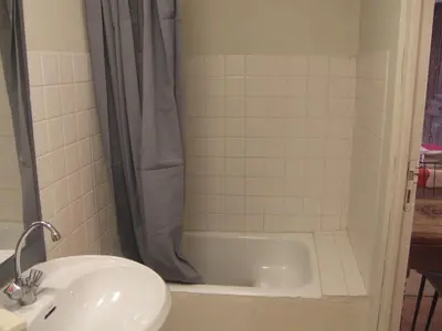 Salle de bains dans l'établissement studio au calme