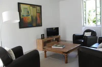 Télévision ou salle de divertissement dans l'établissement Gîte Les Noyers