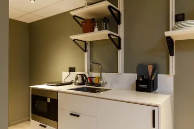 Cuisine ou kitchenette dans l'établissement Hôtel Gambettes - Entrée autonome, réception en ligne - Encore Mieux