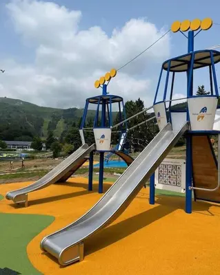 Aire de jeux pour enfants de l'établissement Appartement terrasse pied des pistes coeur station wifi