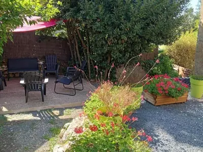 Jardin de l'établissement Charmante Maison de Campagne à Tourtoirac, Animaux Admis - FR-1-616-333