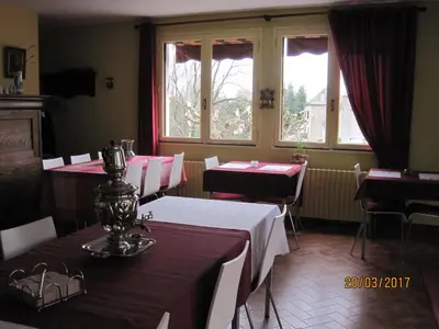Restaurant ou autre lieu de restauration dans l'établissement Hotel Le Commerce