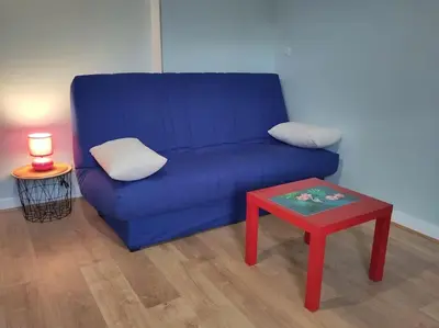 Coin salon dans l'établissement appartement refait à neuf pour 3 personnes avec wi-fi