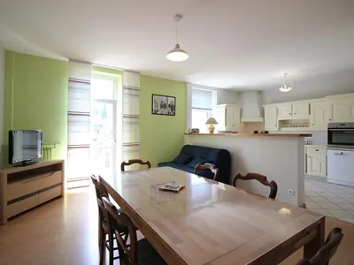 Cuisine ou kitchenette dans l'établissement Bel appartement 3*** au centre de La Bourboule, 6 pers, WiFi - FR-1-608-250